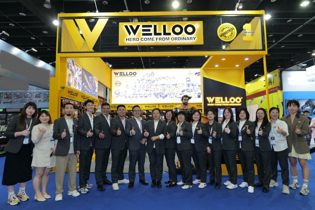 WELLOO trade fair team