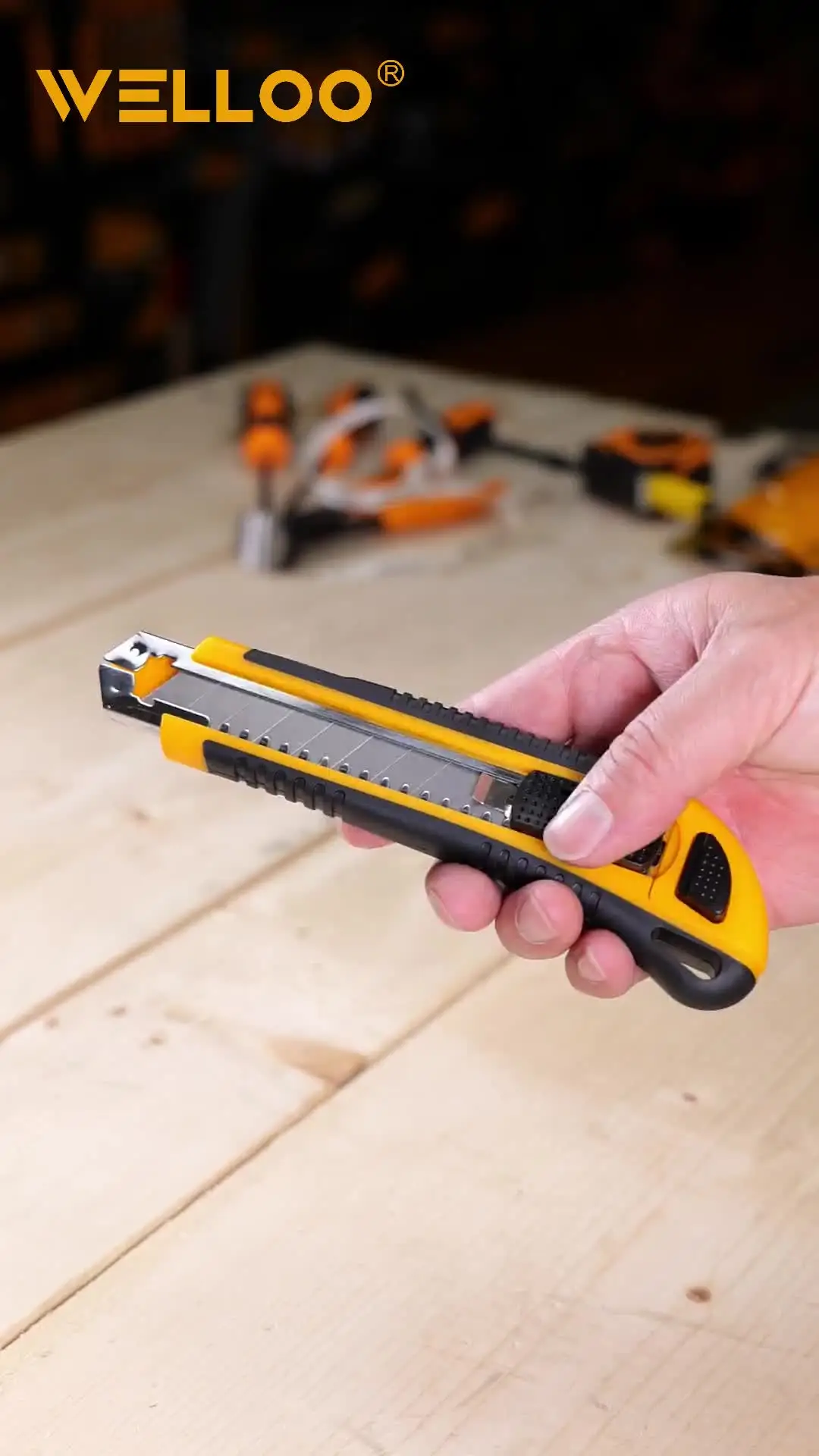 WELLOO 18mmx100mm Auto-Lock Hand Tools Aluminum Graphic Cutting Knife With 3 Pcs Blade model UKN1803 product thumbnail 9