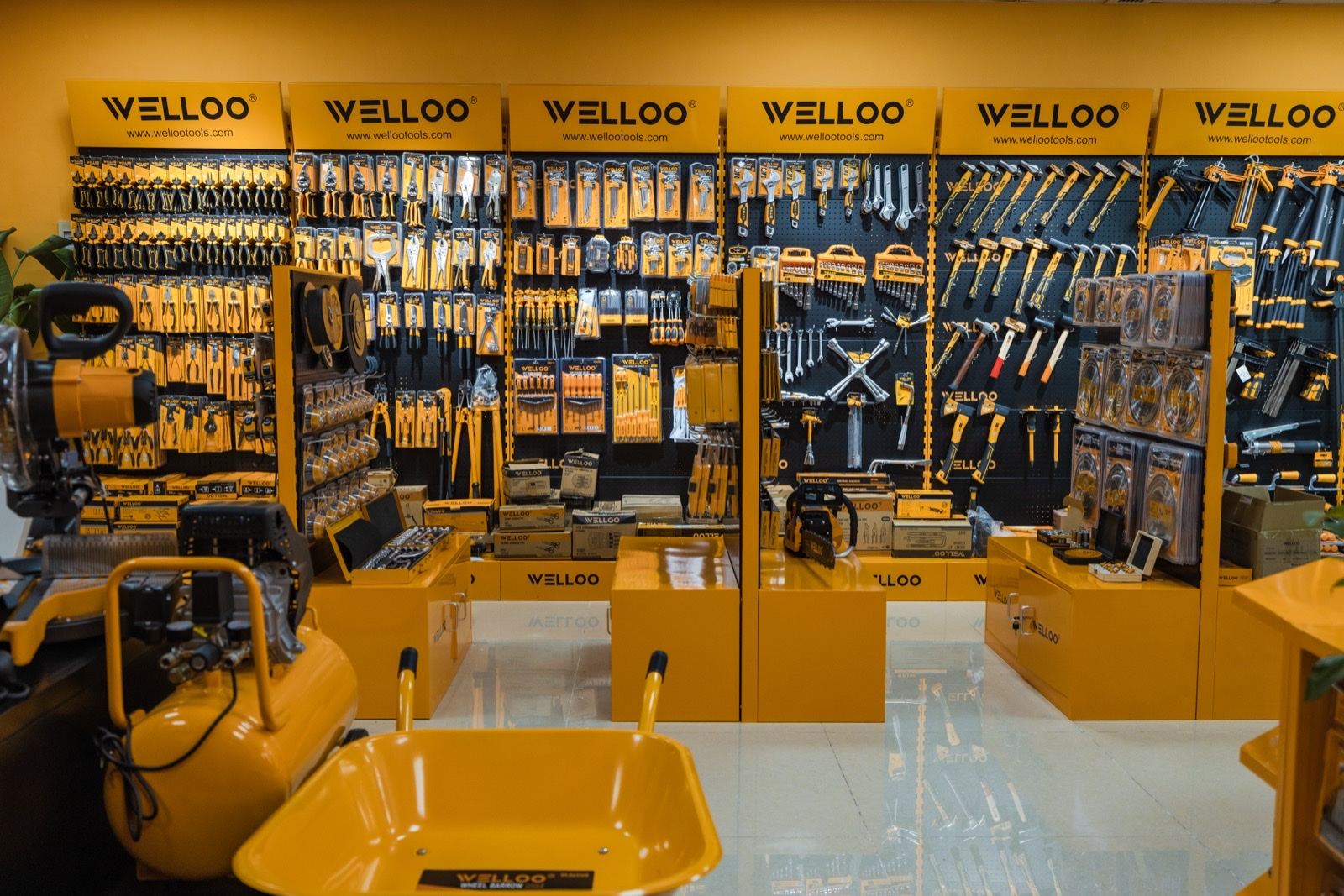Exhibicion WELLOO de herramientas manuales para compradores mayoristas